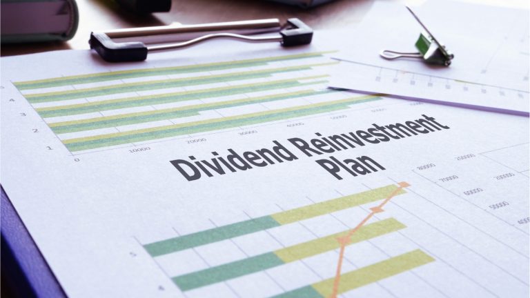 Dividend reinvestment plans (DRIPs): How to leverage compounding to maximize returns